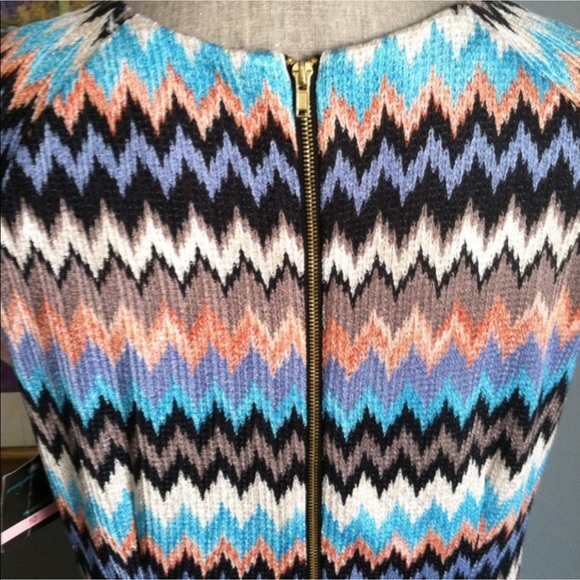 Gabby Skye Pocketed Dress - Picture 2 of 3